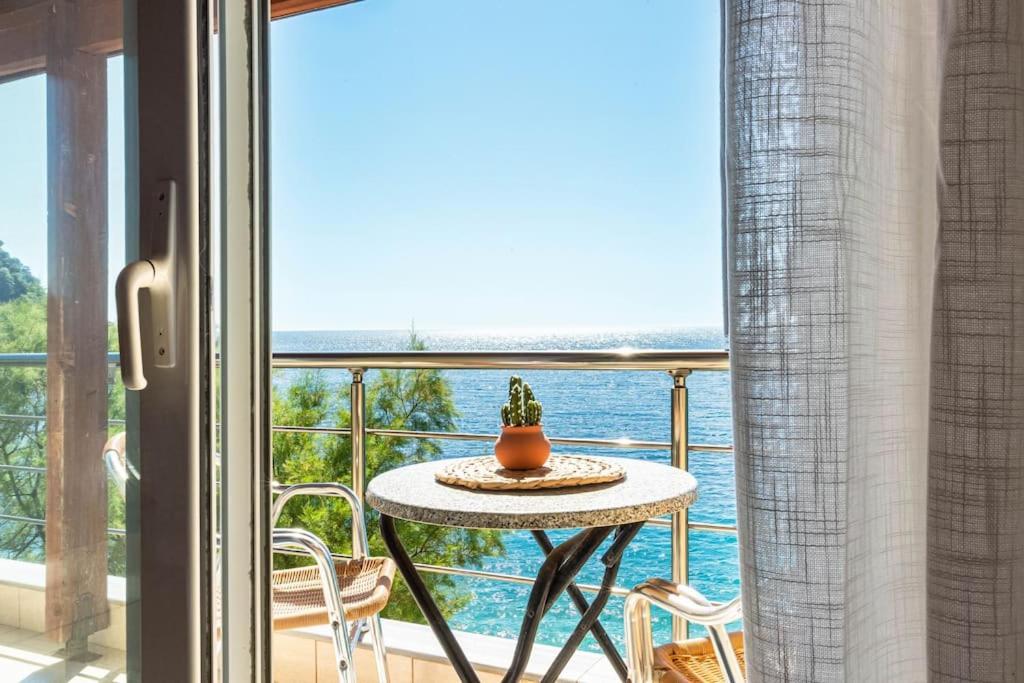 Potam'sea Bliss 38- Front, Sun Beds & Parking Apartment Himare