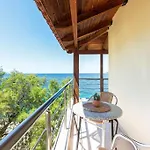 Potam\'Sea Bliss 38- Beach Front, Sun Beds & Parking