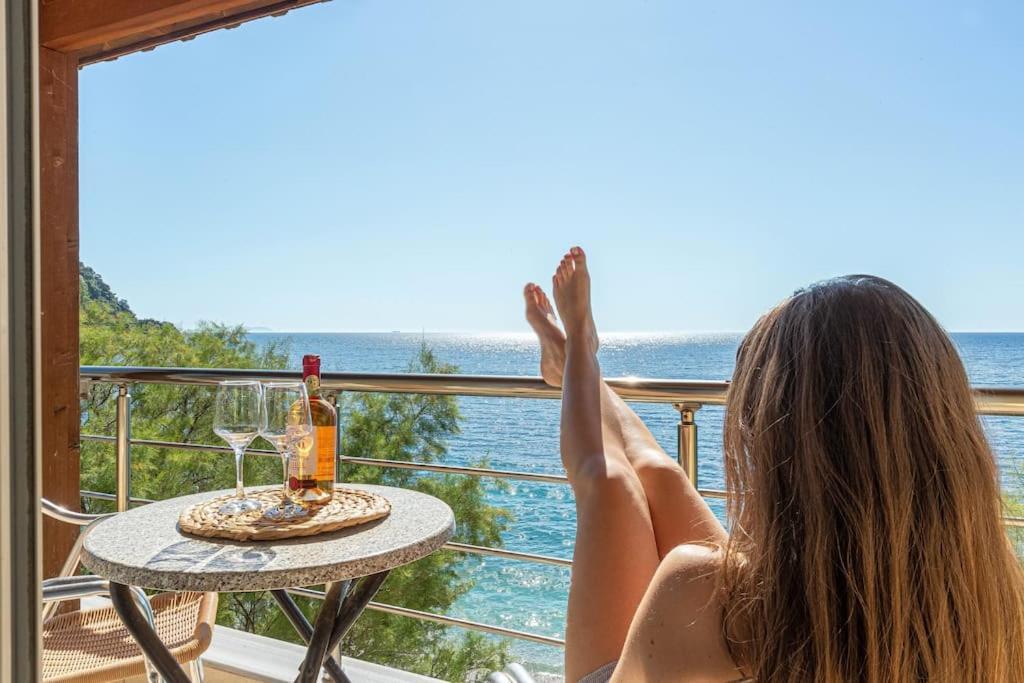 Potam'sea Bliss 38- Front, Sun Beds & Parking * Himara