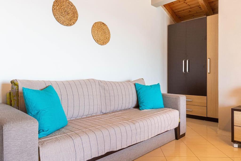Potam'sea Bliss 38- Front, Sun Beds & Parking * Himara
