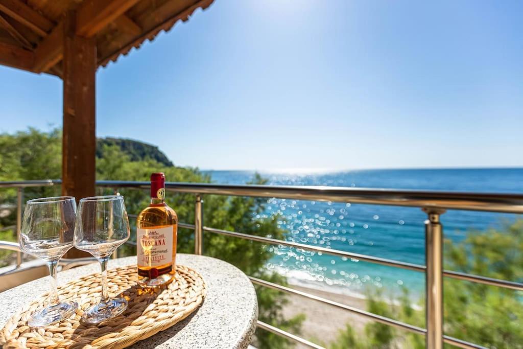 Potam'sea Bliss 38- Front, Sun Beds & Parking * Himara